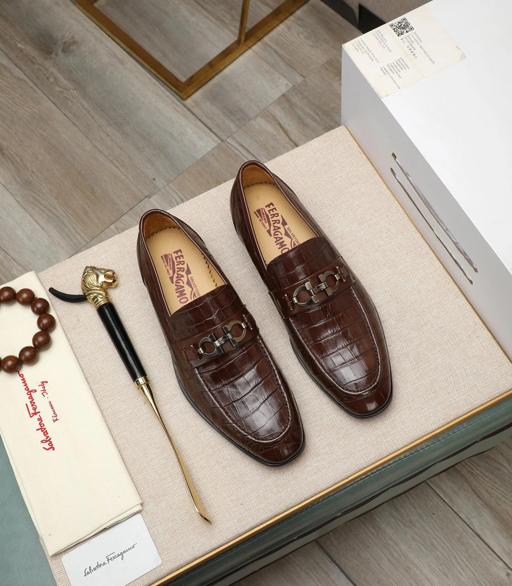 Men's shoes 💰540📛📛(water-dyed cowhide) Salvatore Ferragamo high-end (Salvatore Ferragamo) is the world's top luxury footwear brand. It comes from the fashion kingdom of Italy and is famous all over the world for its traditional handmade design and novel styles...🚶🏻🚶🏻New suit shoes are available simultaneously at the counter. This model is purely handmade. The fabric is imported from Italy's original first-layer cowhide. Soft water-dyed cowhide lining. Original authentic outsole🌀🌀Size: 38➖44 (45 customized)